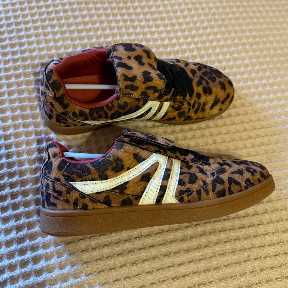 Steve Madden Cheetah Print Lookalikes, size 7.  Brand new